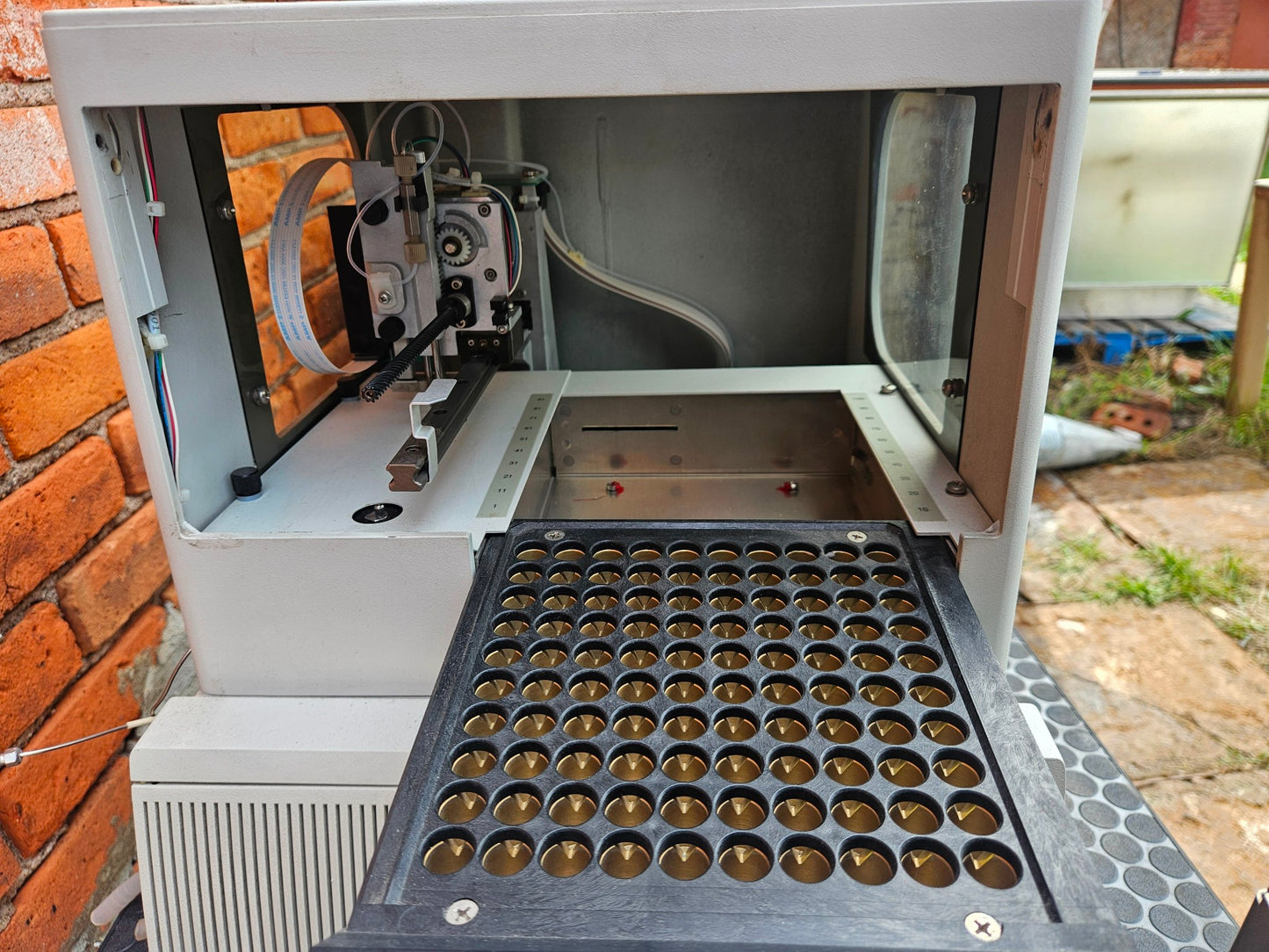 PERKIN ELMER 200 PELTIER TRAY ASSEMBLY LC AUTOSAMPLER COLUMN OVEN DIONEX GS50