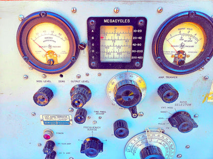 PowersOn 1955 HEWLETT PACKARD MODEL608D VHF SIGNAL GENERATOR FREESHIP WATCHVIDEO