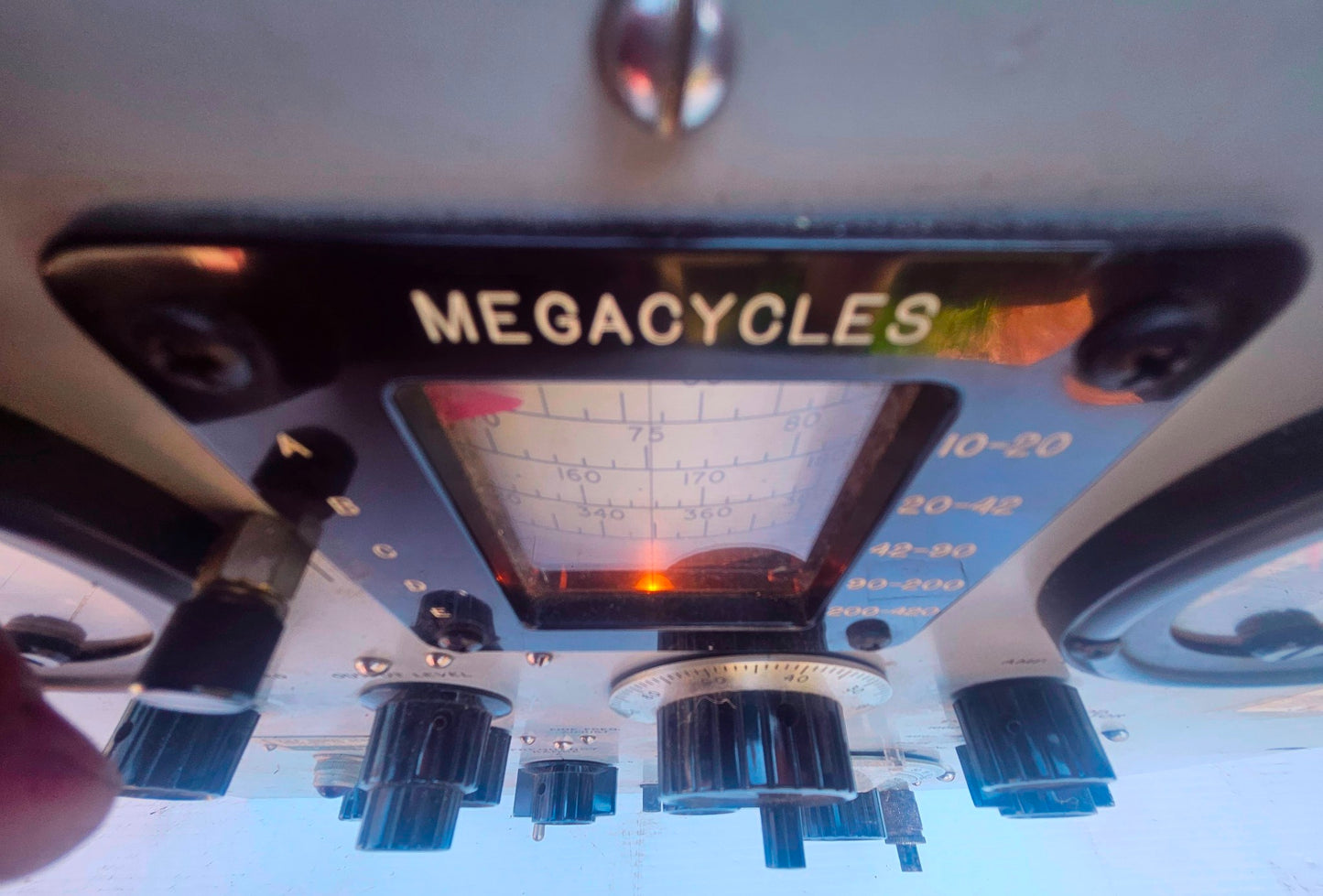 PowersOn 1955 HEWLETT PACKARD MODEL608D VHF SIGNAL GENERATOR FREESHIP WATCHVIDEO