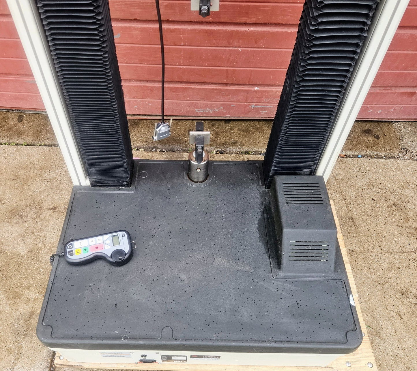 POWERS-ON MTS RT/30 ELITE CONTROL MATERIAL TESTING FIXTURES LOADCELL WATCH-VIDEO