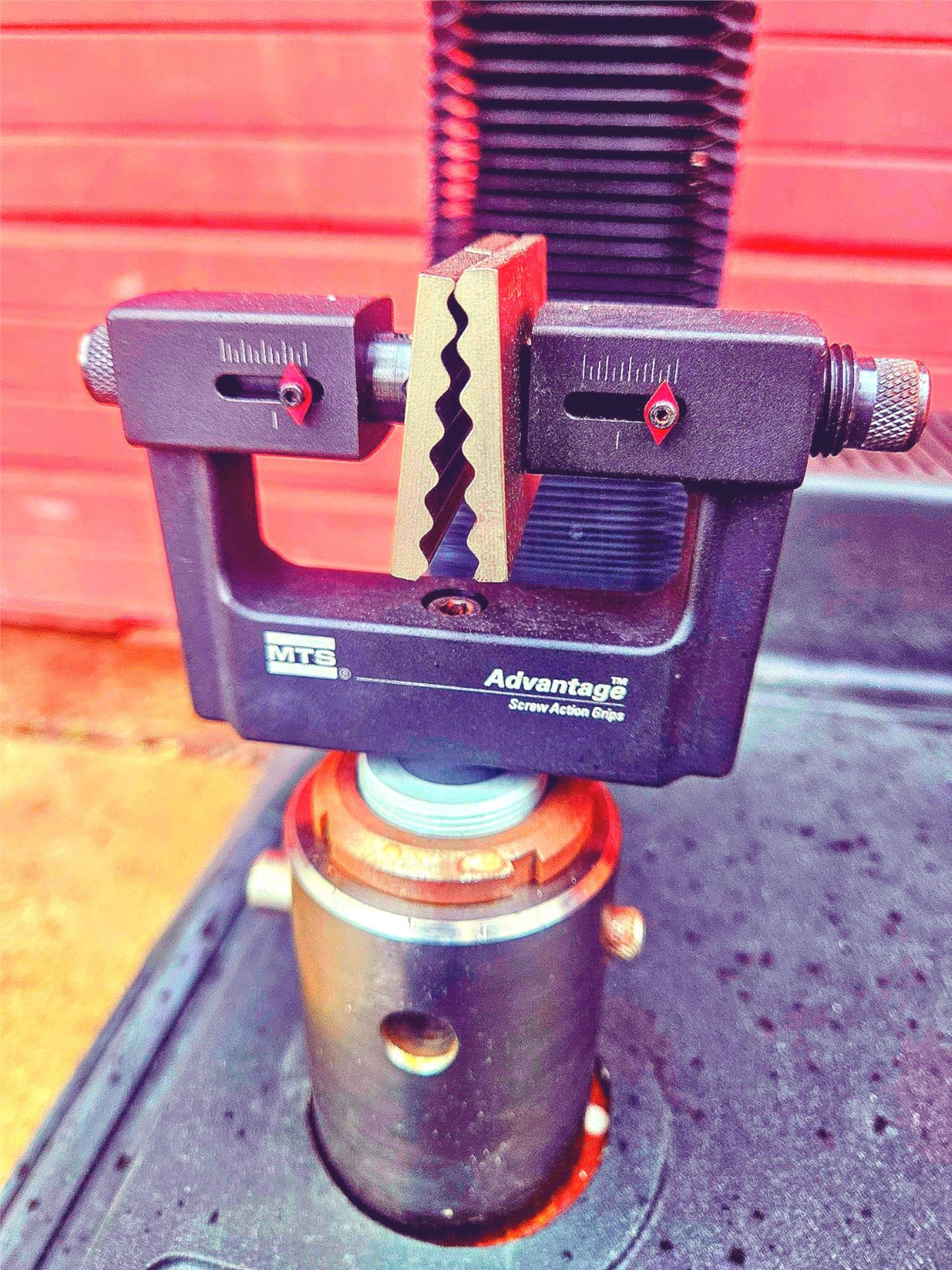 POWERS-ON MTS RT/30 ELITE CONTROL MATERIAL TESTING FIXTURES LOADCELL WATCH-VIDEO