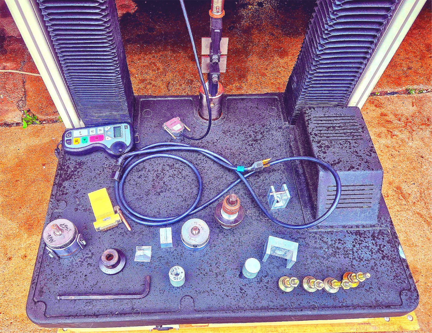 POWERS-ON MTS RT/30 ELITE CONTROL MATERIAL TESTING FIXTURES LOADCELL WATCH-VIDEO