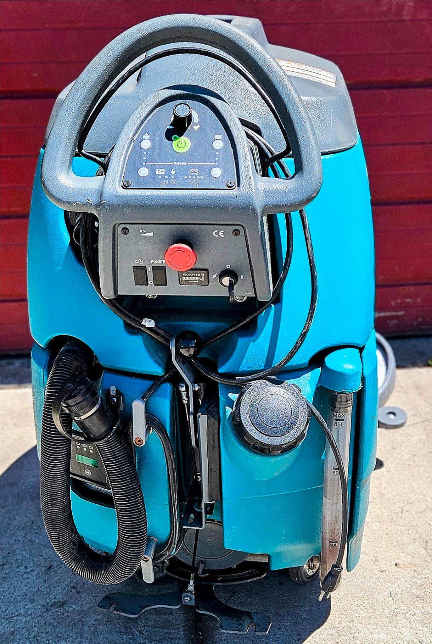 TENNANT T5 FAST WALKBEHIND BATTERY FLOOR SCRUBBER BUILT-IN CHARGER KEY FREESHIP