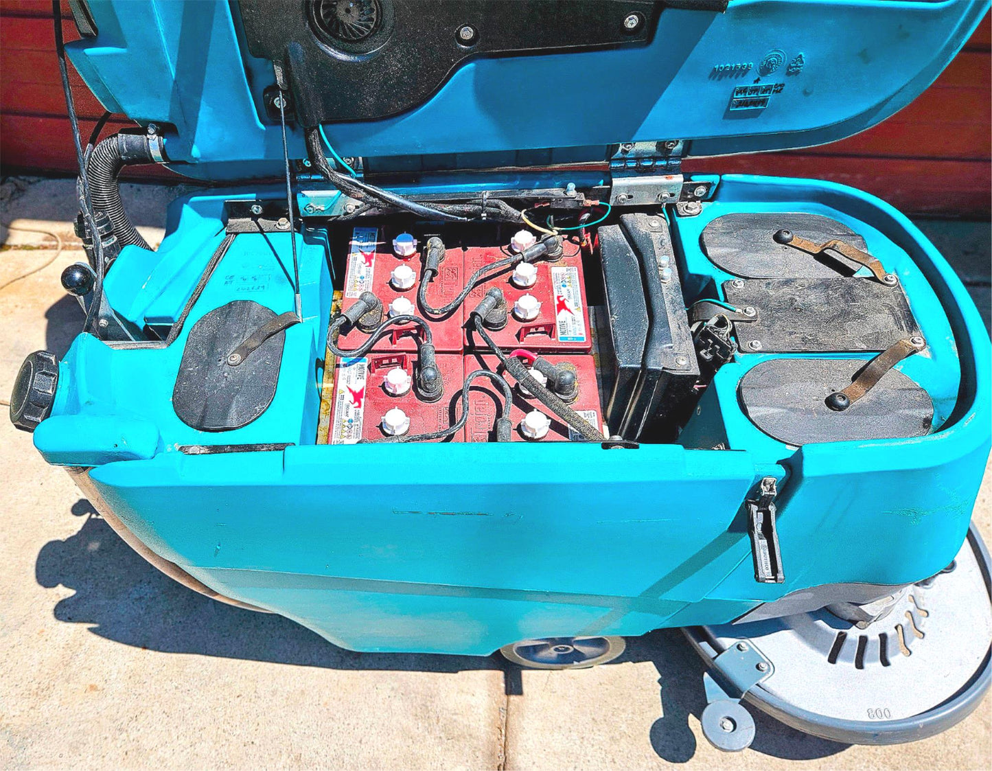 TENNANT T5 FAST WALKBEHIND BATTERY FLOOR SCRUBBER BUILT-IN CHARGER KEY FREESHIP