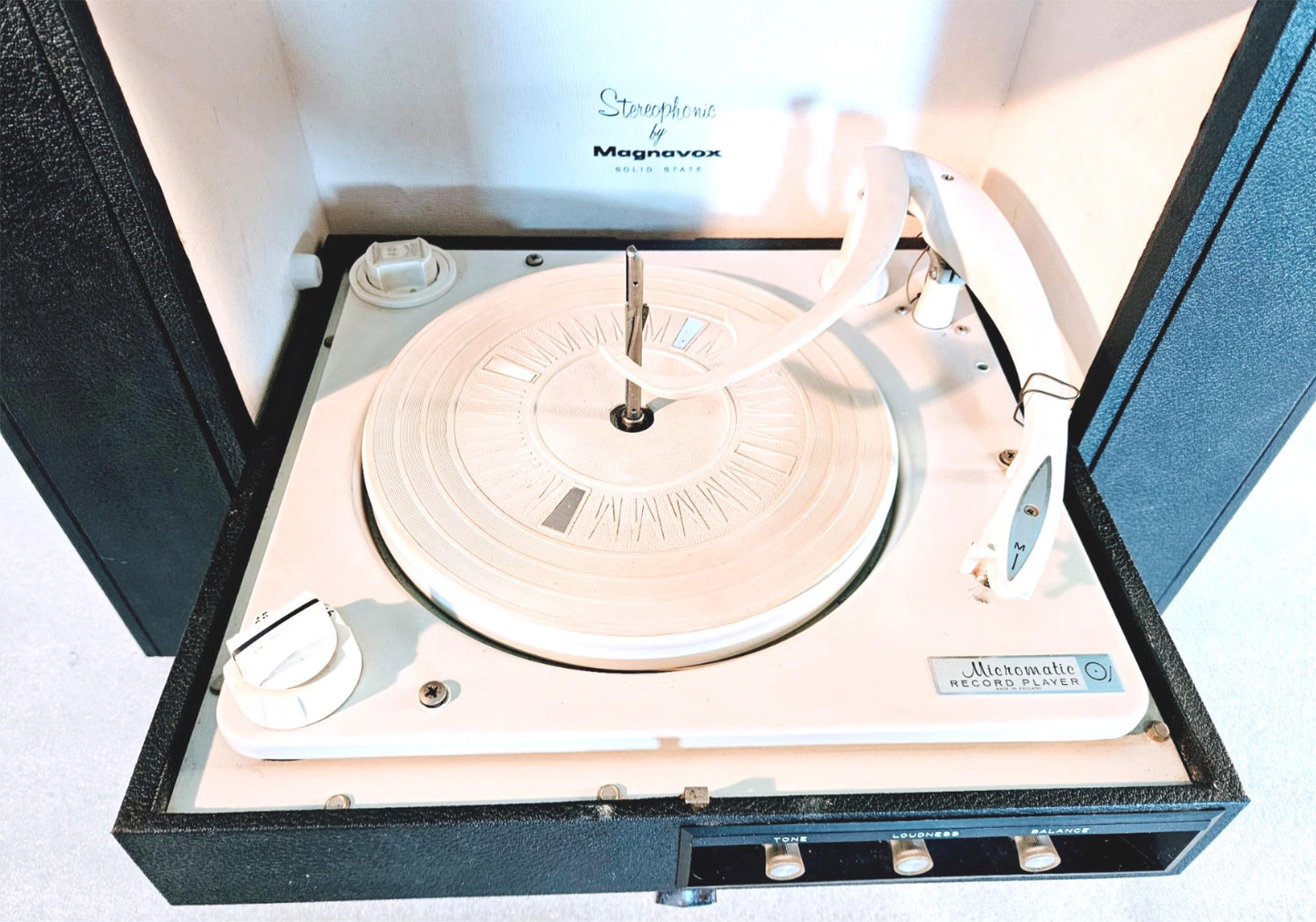 100% MAGNAVOX STEREOPHONIC MICROMATIC PORTABL TURNTABLE RECORD PLAYER WATCHVIDEO