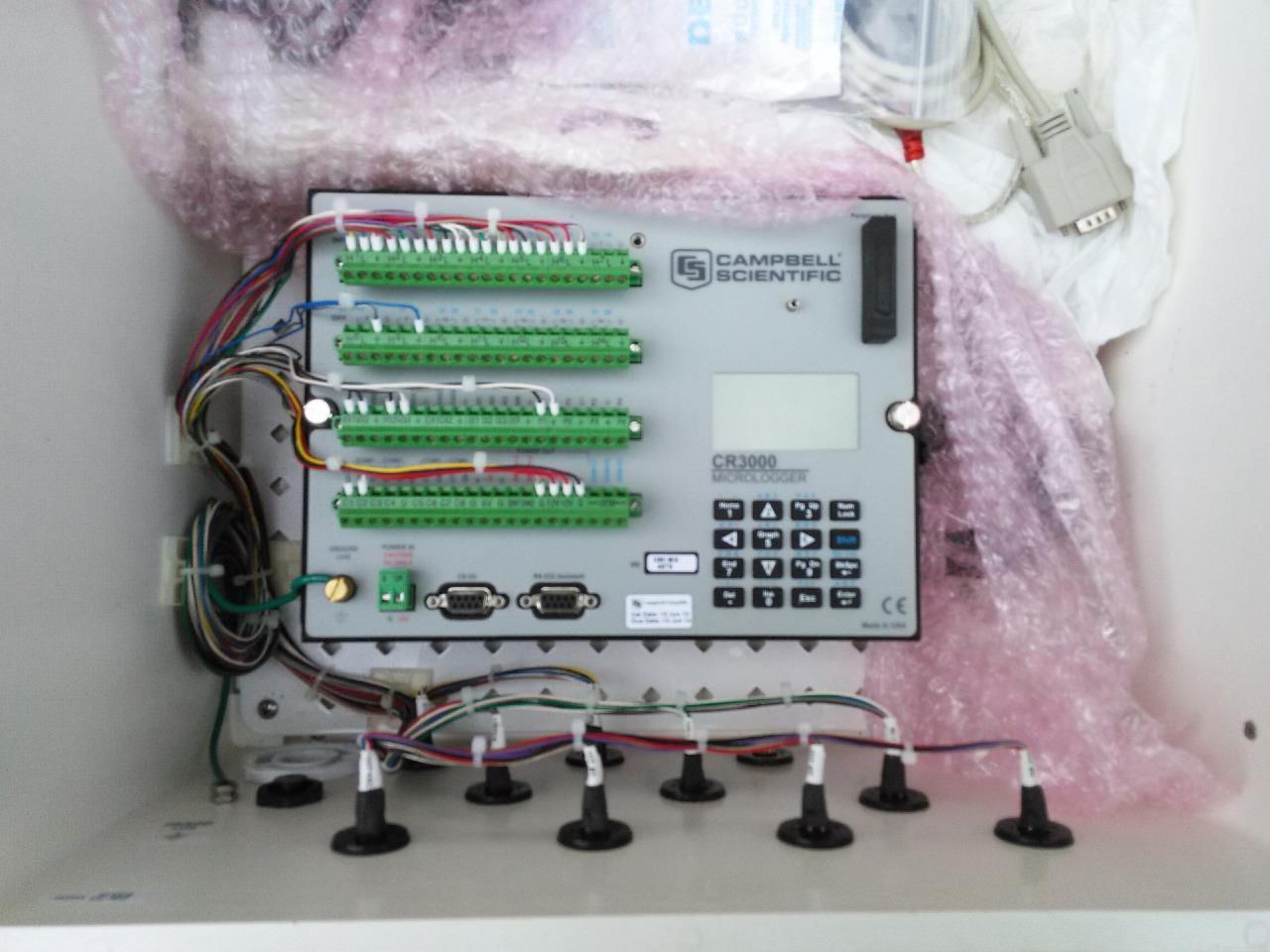 CAMPBELL SCIENTIFIC CR3000 MICROLOGGER inside STAHLIN ENCLOSURES RJ1816HPL