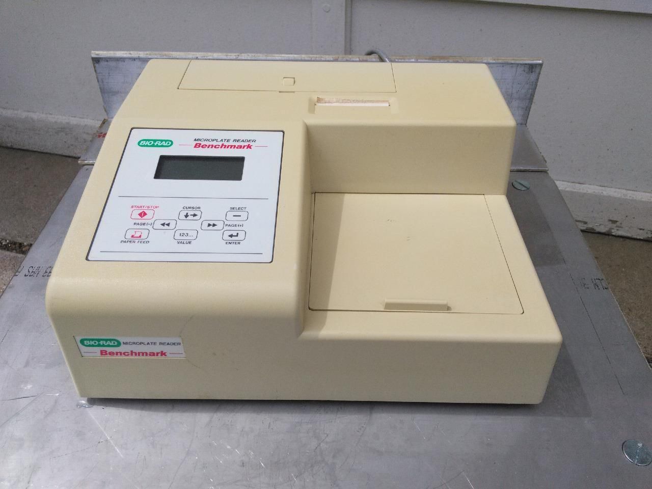 BIO-RAD MICROPLATE READER BENCHMARK with MANUAL