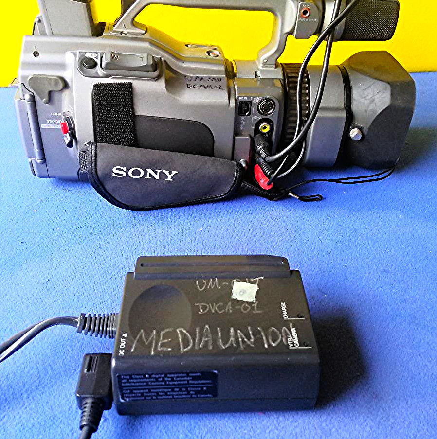 COMPLETE SONY VIDEO CAMERA DCR-VX1000 BUNDLE REMOTE MANUAL & WIDE ANGLE LENS