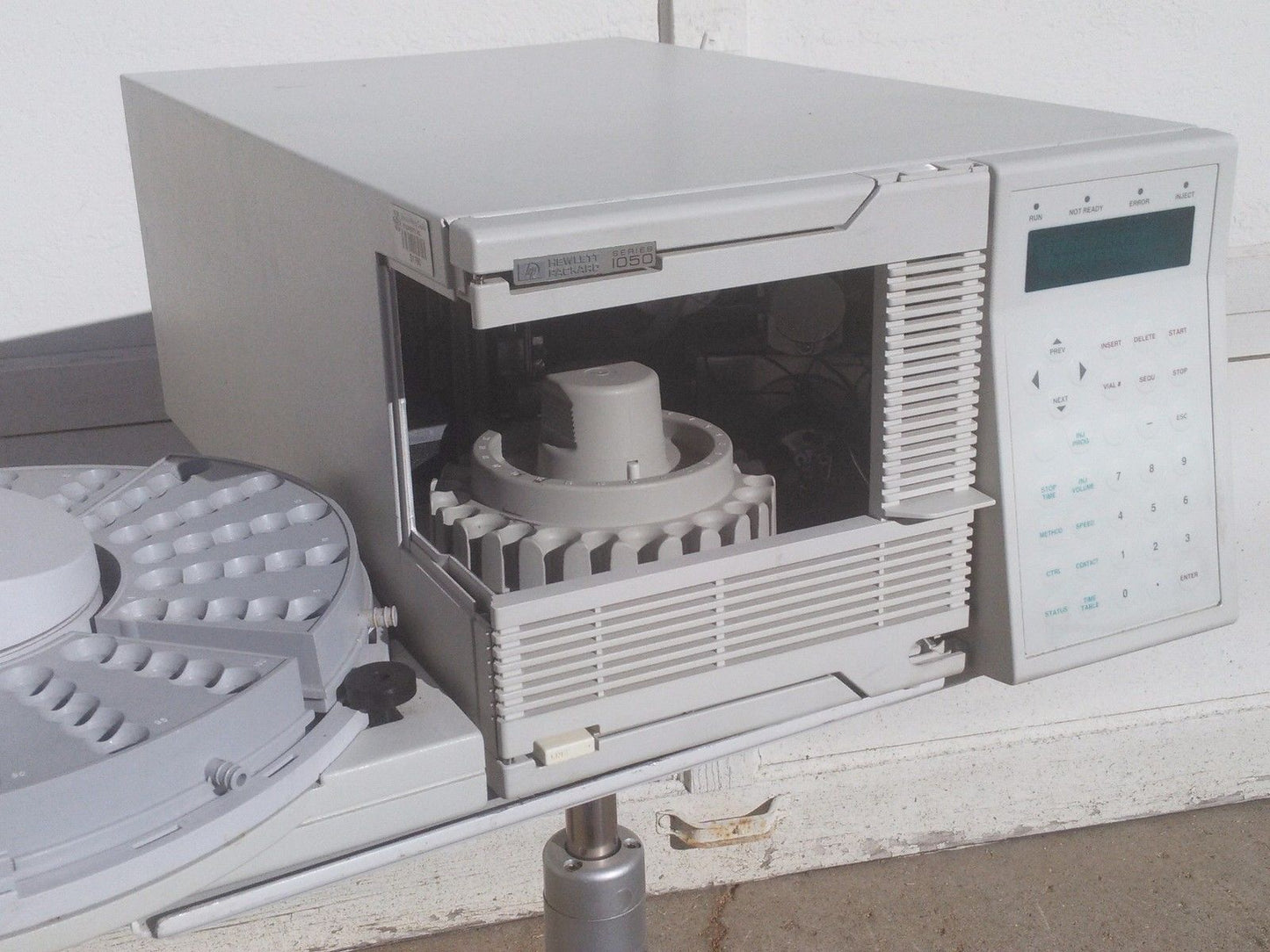 HP HEWLETT PACKARD SERIES 1050 SAMPLER 79855A CHROMATOGRAPHY PLUS TRAY & EXTRAS