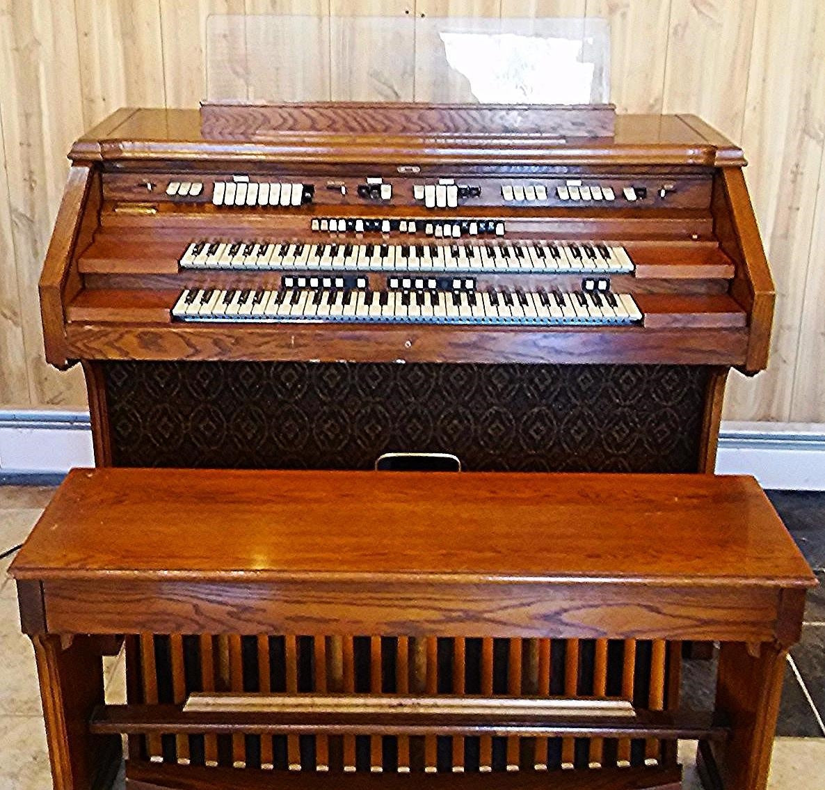 HAMMOND 820 ORGAN with ORIGINAL BENCH & MANUAL WATCH VIDEO OF THIS UNIT WORKING