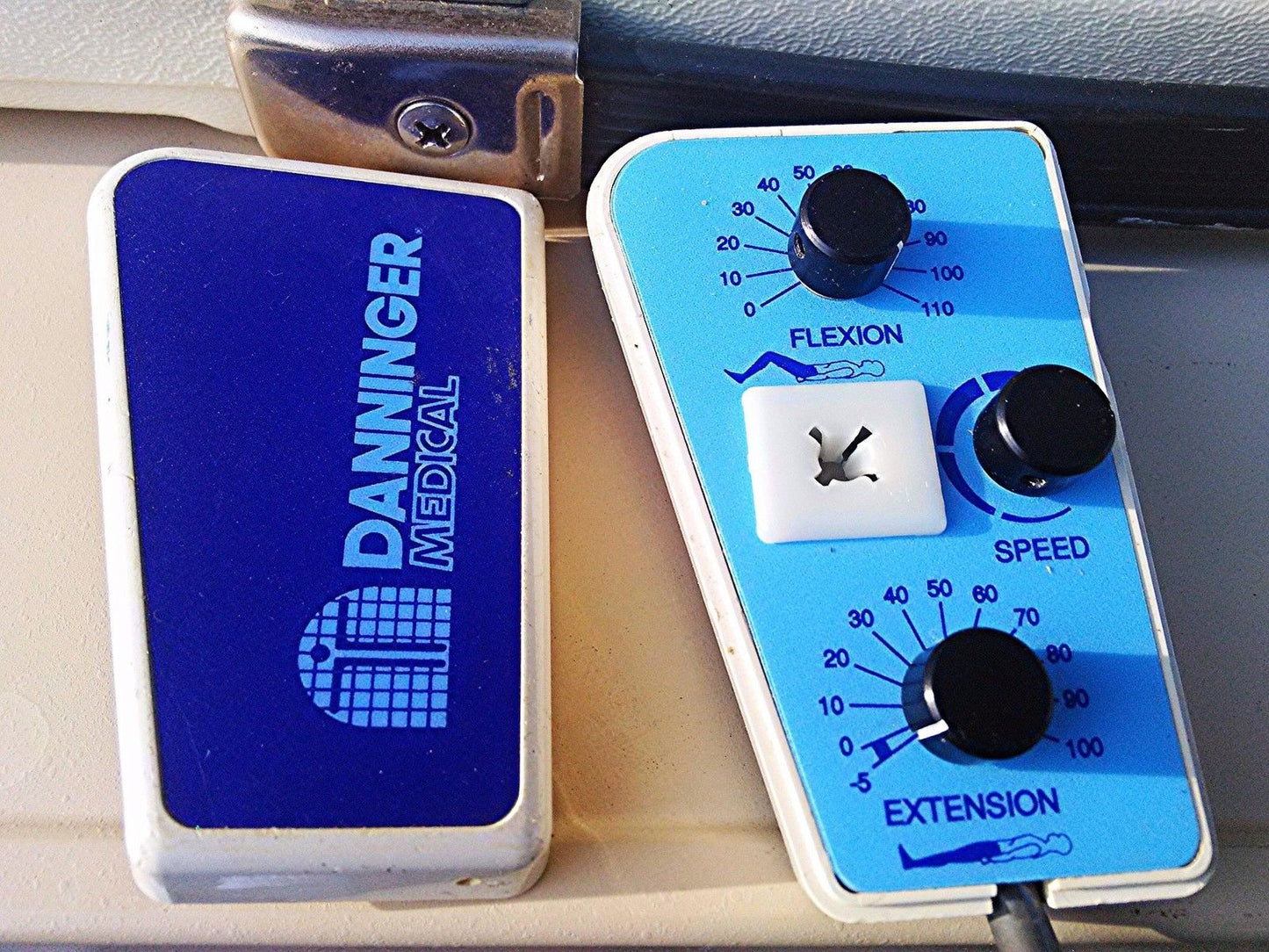 DANNINGER DANNIFLEX 400i PHYSIOTHERAPY KNEE CONTINUOUS PASSIVE MOTION WATCHVIDEO