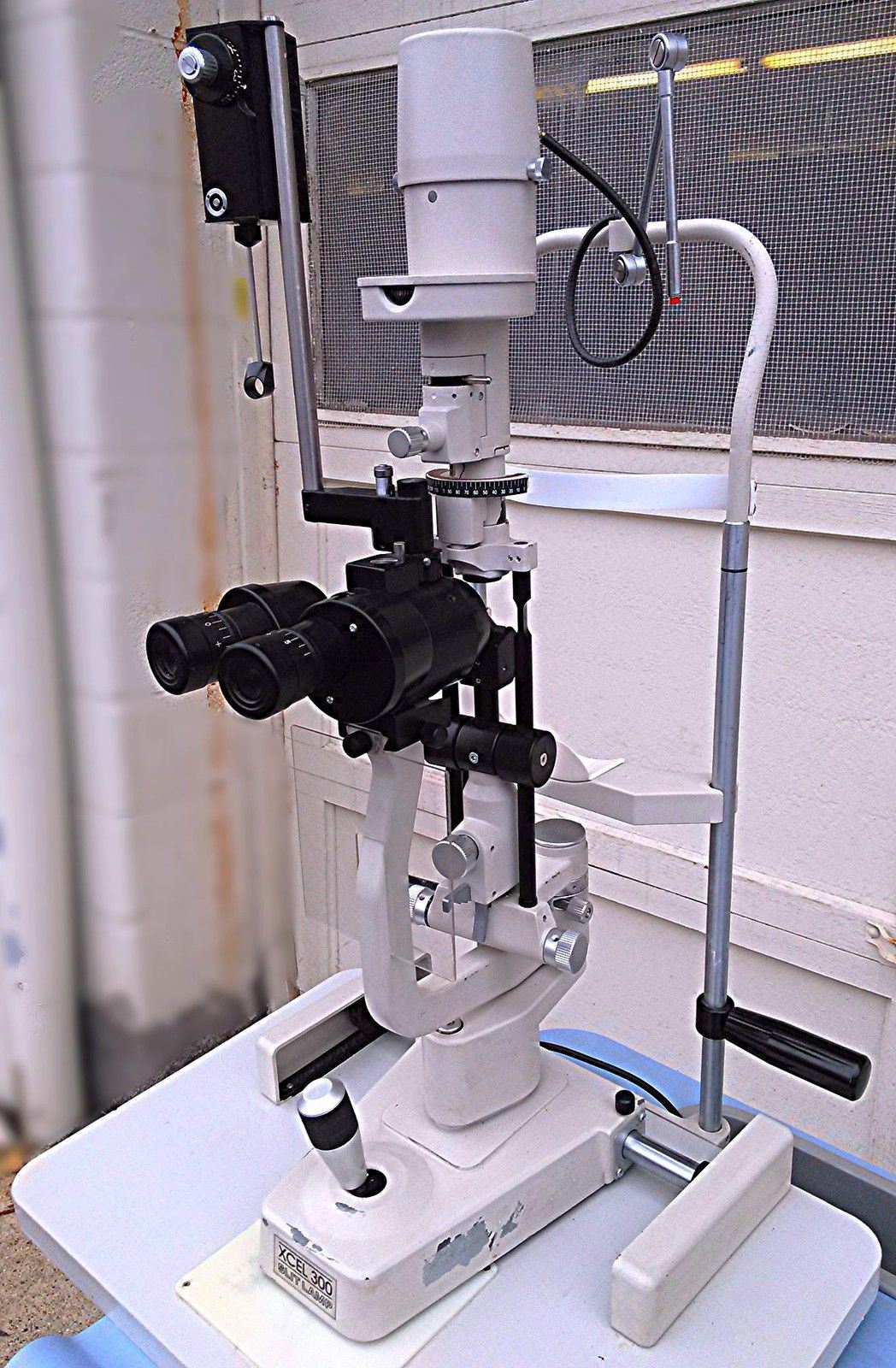 REICHERT XCEL 300 SLIT LAMP OPTOMETRY OPTOMETRIST ADJUST EXAM & OPHTHALMIC STAND