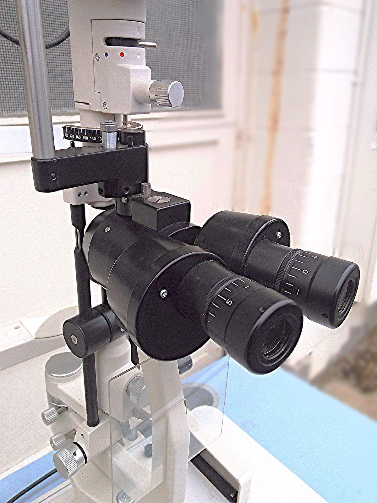 REICHERT XCEL 300 SLIT LAMP OPTOMETRY OPTOMETRIST ADJUST EXAM & OPHTHALMIC STAND