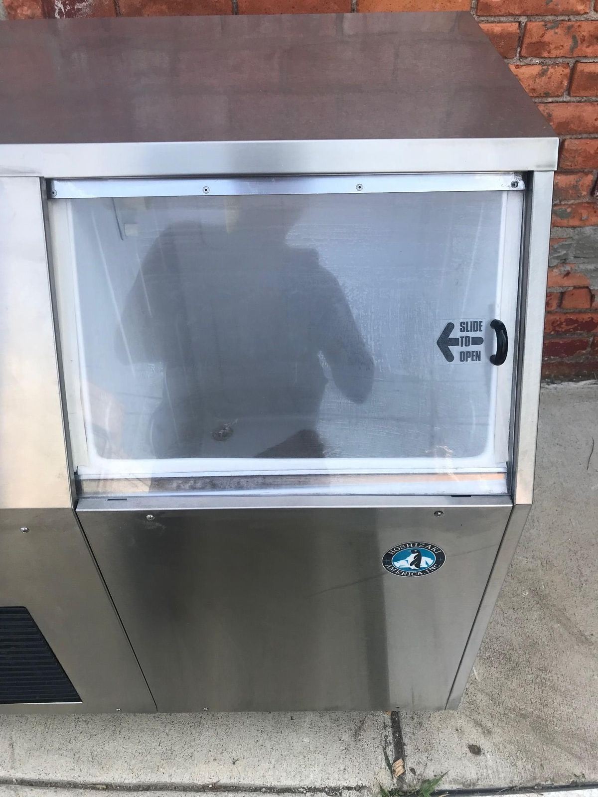 HOSHIZAKI F-300BAF UNDERCOUNTER FLAKE AIR COOL ICE MACHINE 353Lbs/day  FREE SHIP