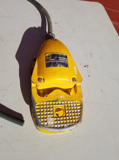 SQUARE D TYPE600 MOMENTARY ACTION FOOT REMOTE SWITCH CLASS 9002 SERIESB FREESHIP