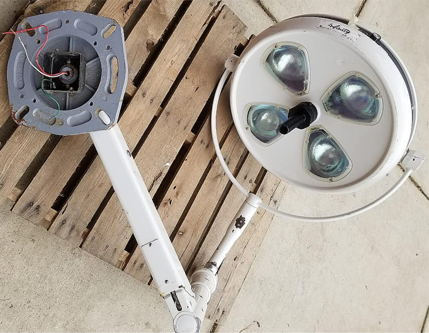 SKYTRON INFINITY IF54 SERIES SURGICAL SURGERY LIGHT OPERATION LAMP & BASE