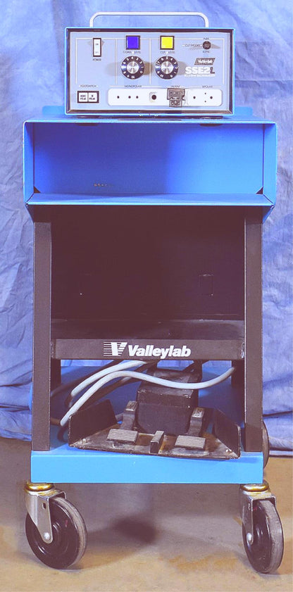 VALLEYLAB SSE2 ELECTROSURGICAL GENERATOR FOOT REMOTE w/POSSIBLE CART WATCH VIDEO