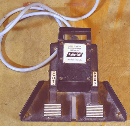 VALLEYLAB SSE2 ELECTROSURGICAL GENERATOR FOOT REMOTE w/POSSIBLE CART WATCH VIDEO