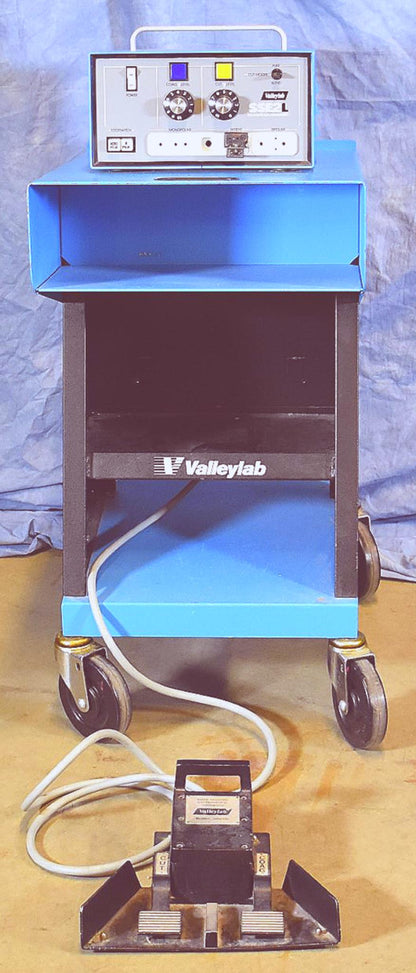VALLEYLAB SSE2 ELECTROSURGICAL GENERATOR FOOT REMOTE w/POSSIBLE CART WATCH VIDEO