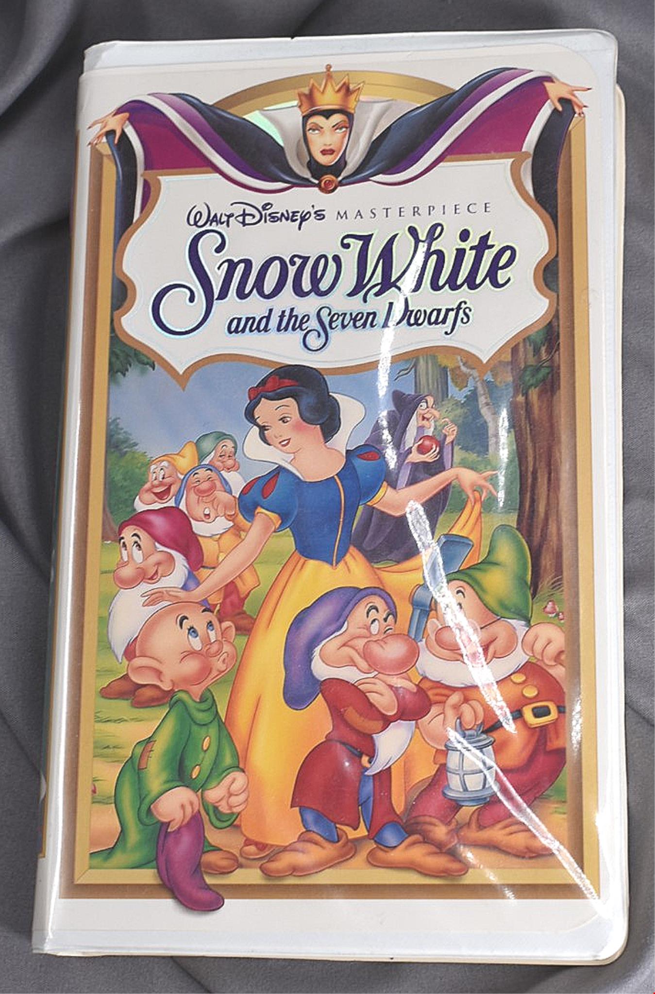 RARE VINTAGE DISNEY & DREAMWORKS 6 ORIGINAL VHS TAPES PLUS 2 GAMES FREE SHIPPING