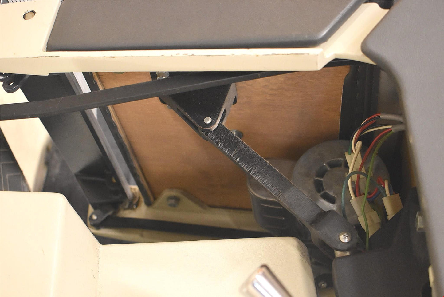 RELIANCE 7000HFC OPHTHALMOLOGIC POWER EXAM CHAIR & INSTRUMENT STAND WATCH VIDEO