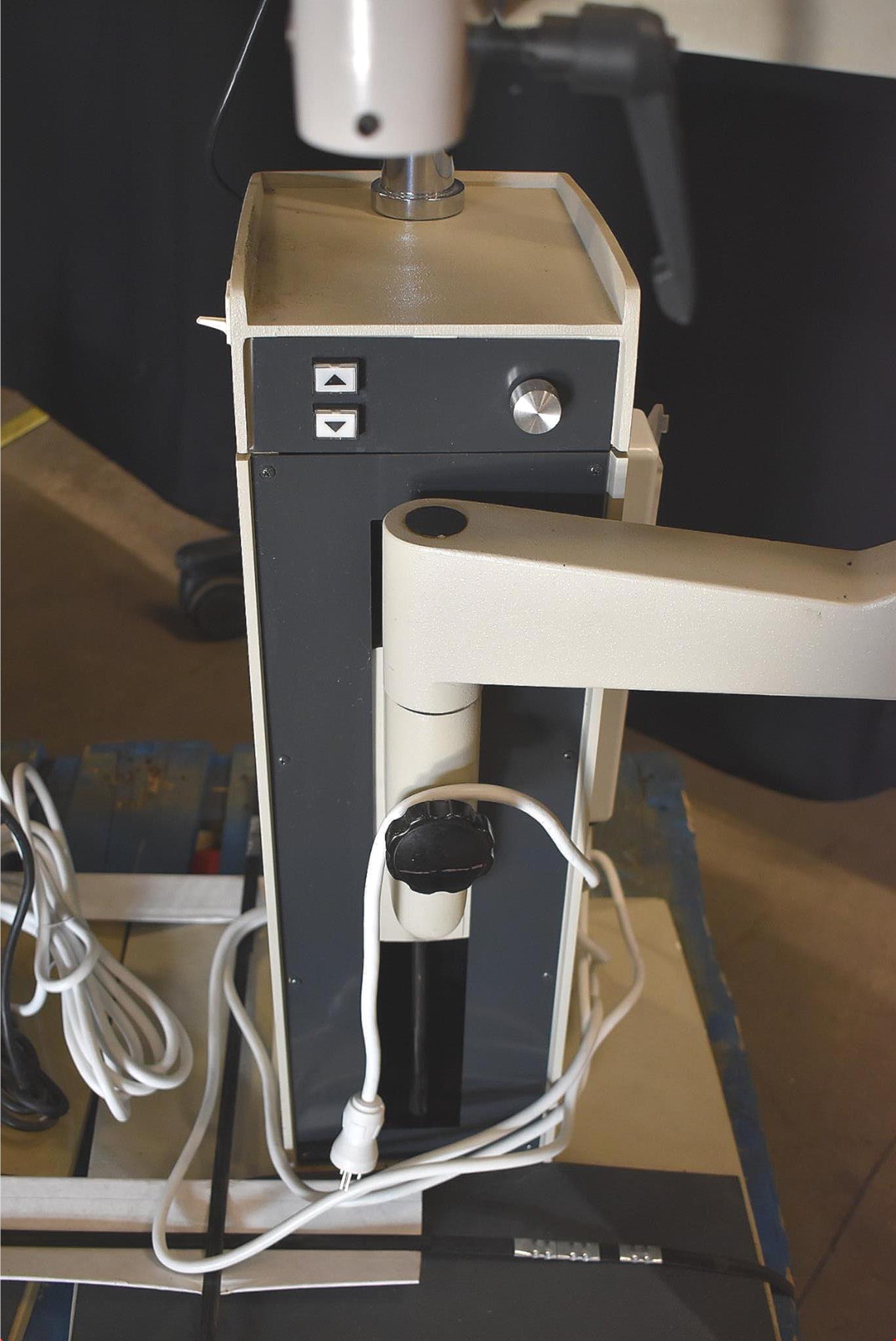 RELIANCE 7000HFC OPHTHALMOLOGIC POWER EXAM CHAIR & INSTRUMENT STAND WATCH VIDEO