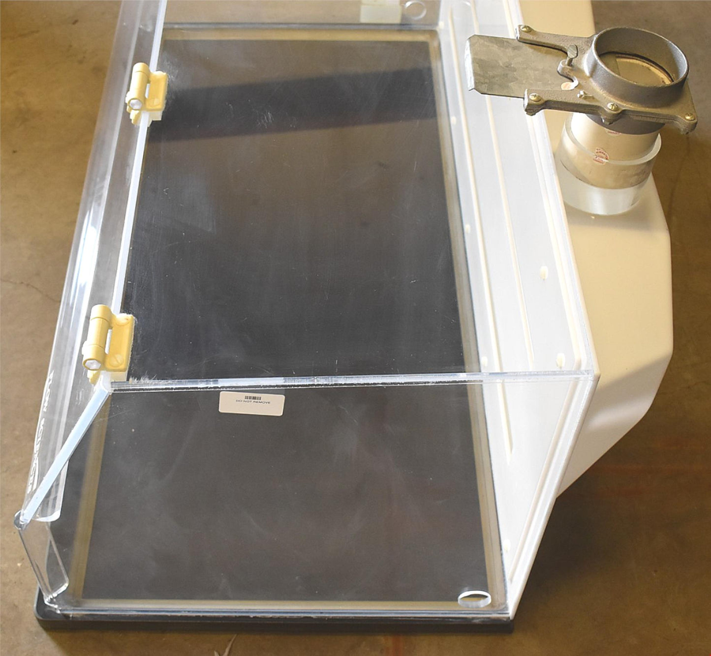 FLOW SCIENCES VBSE VENTED 3ft SAFETY ENCLOSURE FUME HOOD with 2 FAN FILTER MOUNT