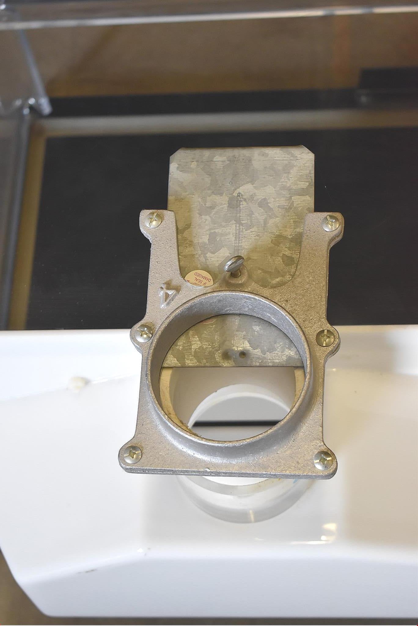 FLOW SCIENCES VBSE VENTED 3ft SAFETY ENCLOSURE FUME HOOD with 2 FAN FILTER MOUNT