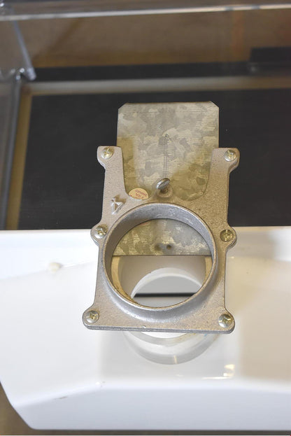 FLOW SCIENCES VBSE VENTED 3ft SAFETY ENCLOSURE FUME HOOD with 2 FAN FILTER MOUNT