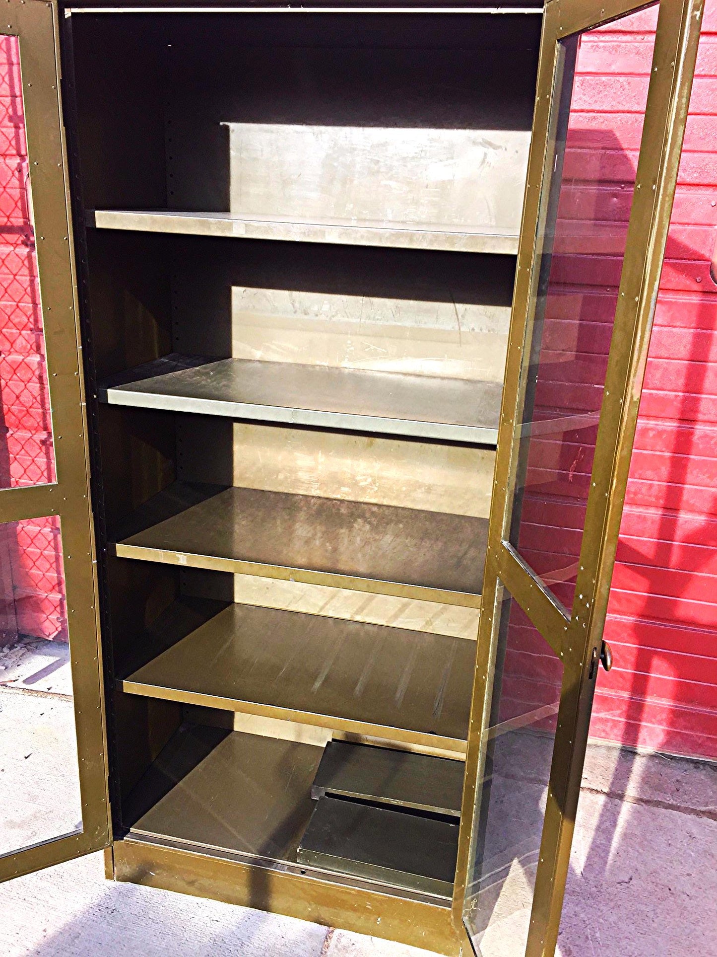 RARE VINTAGE METAL BOOKSHELF BOOKCASE with TWO GLASS DOORS Lock no Key FREESHIP