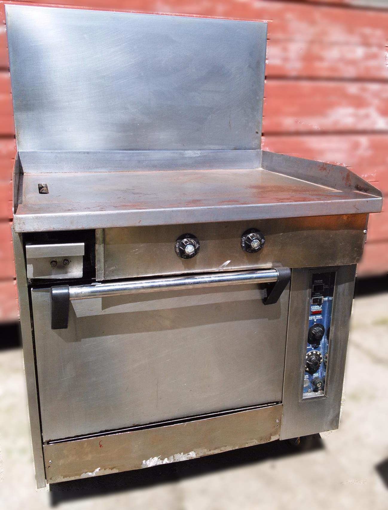 SOUTHBEND MODEL 302 GRIDDLE FLAT TOP & OVEN COMMERCIAL KITCHEN 4 CASTERS KITCHEN