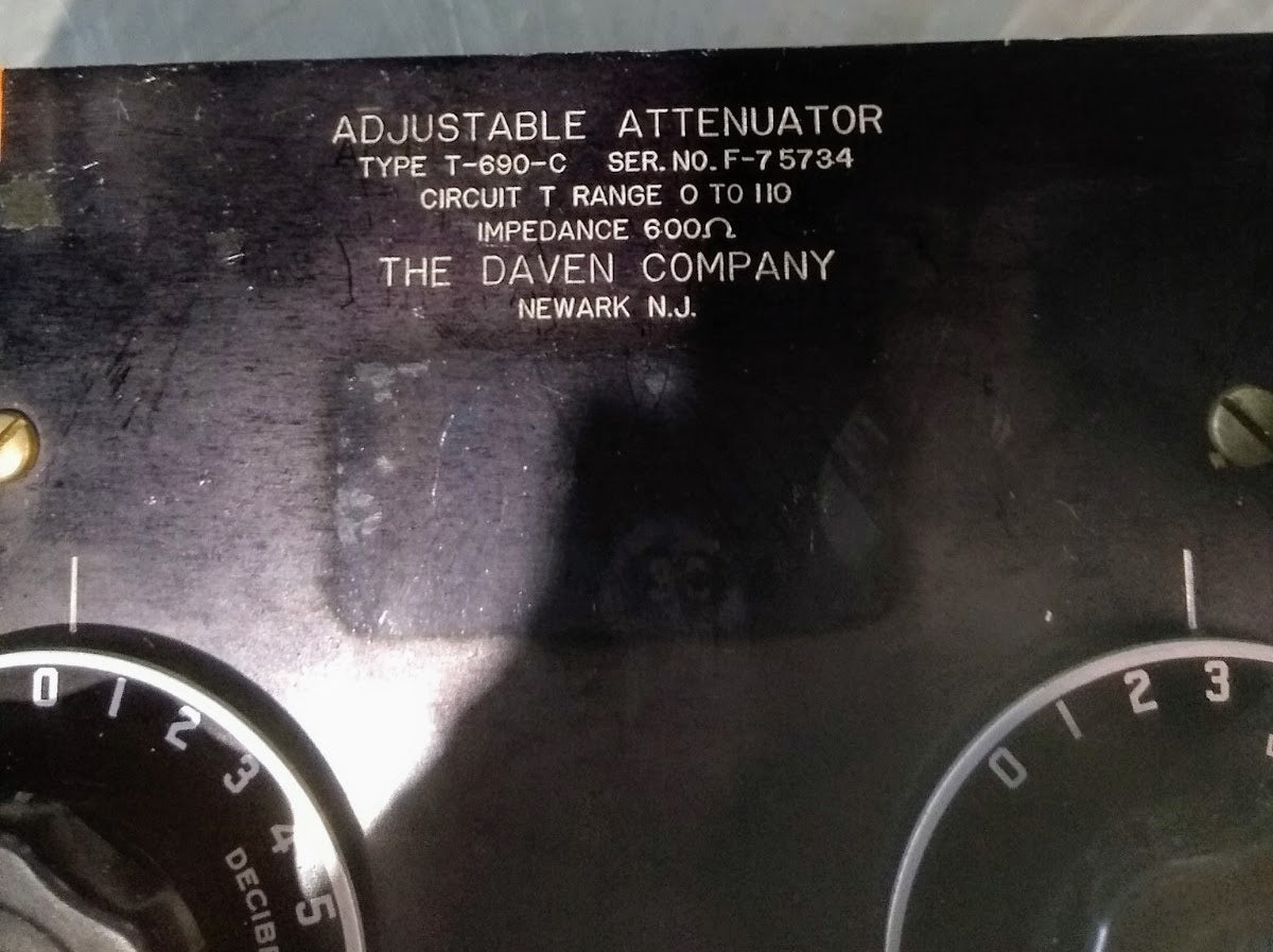 THE DAVEN COMPANY ADJUSTABLE ATTENUATOR POTENTIOMETERMODEL T-690-C WOODEN CASE