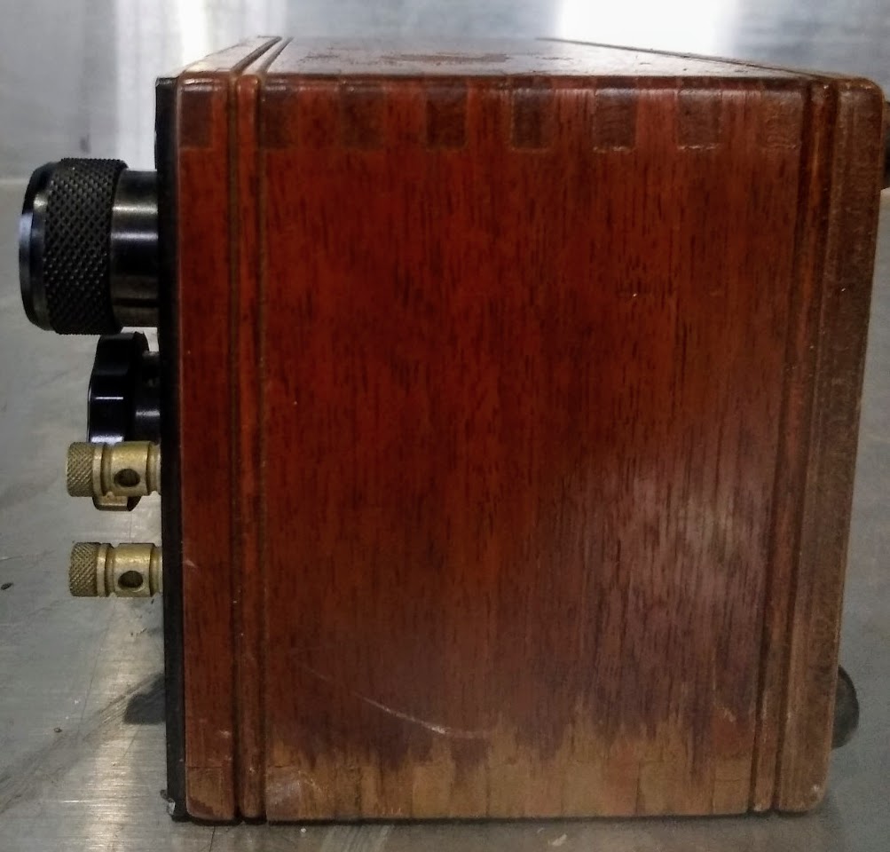 THE DAVEN COMPANY ADJUSTABLE ATTENUATOR POTENTIOMETERMODEL T-690-C WOODEN CASE