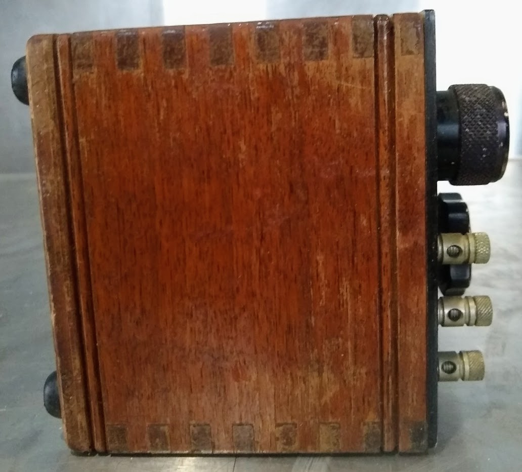 THE DAVEN COMPANY ADJUSTABLE ATTENUATOR POTENTIOMETERMODEL T-690-C WOODEN CASE