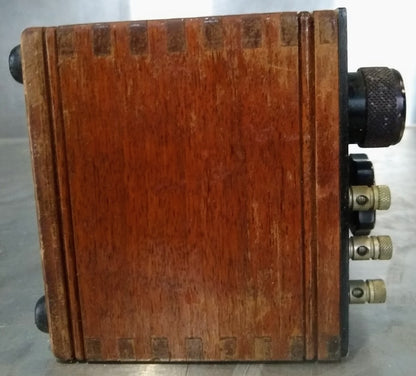 THE DAVEN COMPANY ADJUSTABLE ATTENUATOR POTENTIOMETERMODEL T-690-C WOODEN CASE