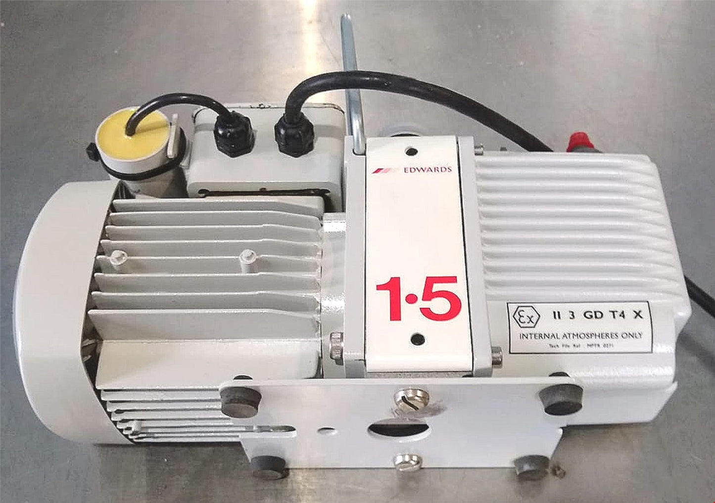 NEVER USED EDWARDS E2M1.5 HP VACUUM PUMP FREE SHIPPING WATCH VIDEO