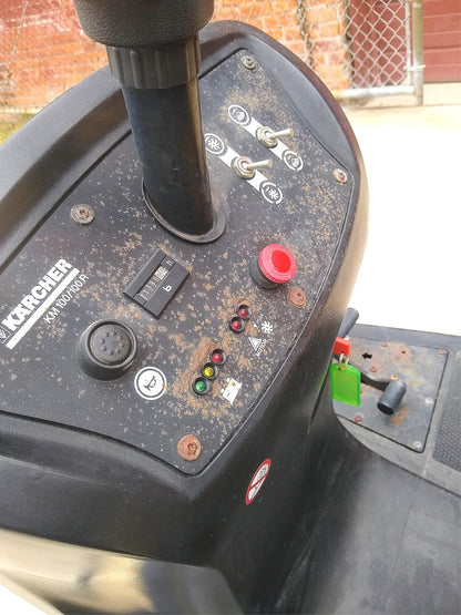 KARCHER KM 100 / 100R RIDE ON SWEEPER with CHARGER & NO BATTERIES FREE SHIP