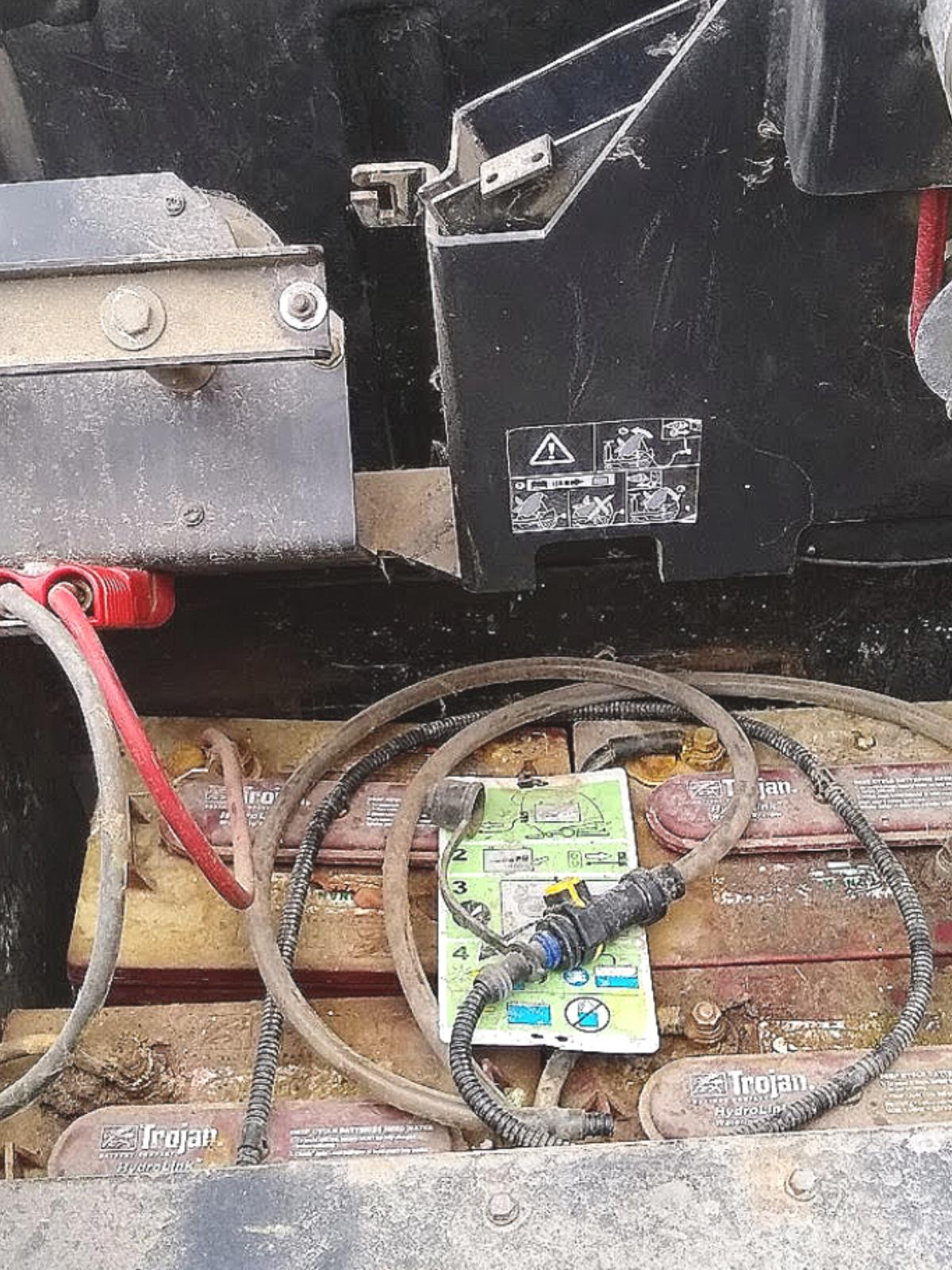 KARCHER KM 100 / 100R RIDE ON SWEEPER with CHARGER & NO BATTERIES FREE SHIPPING