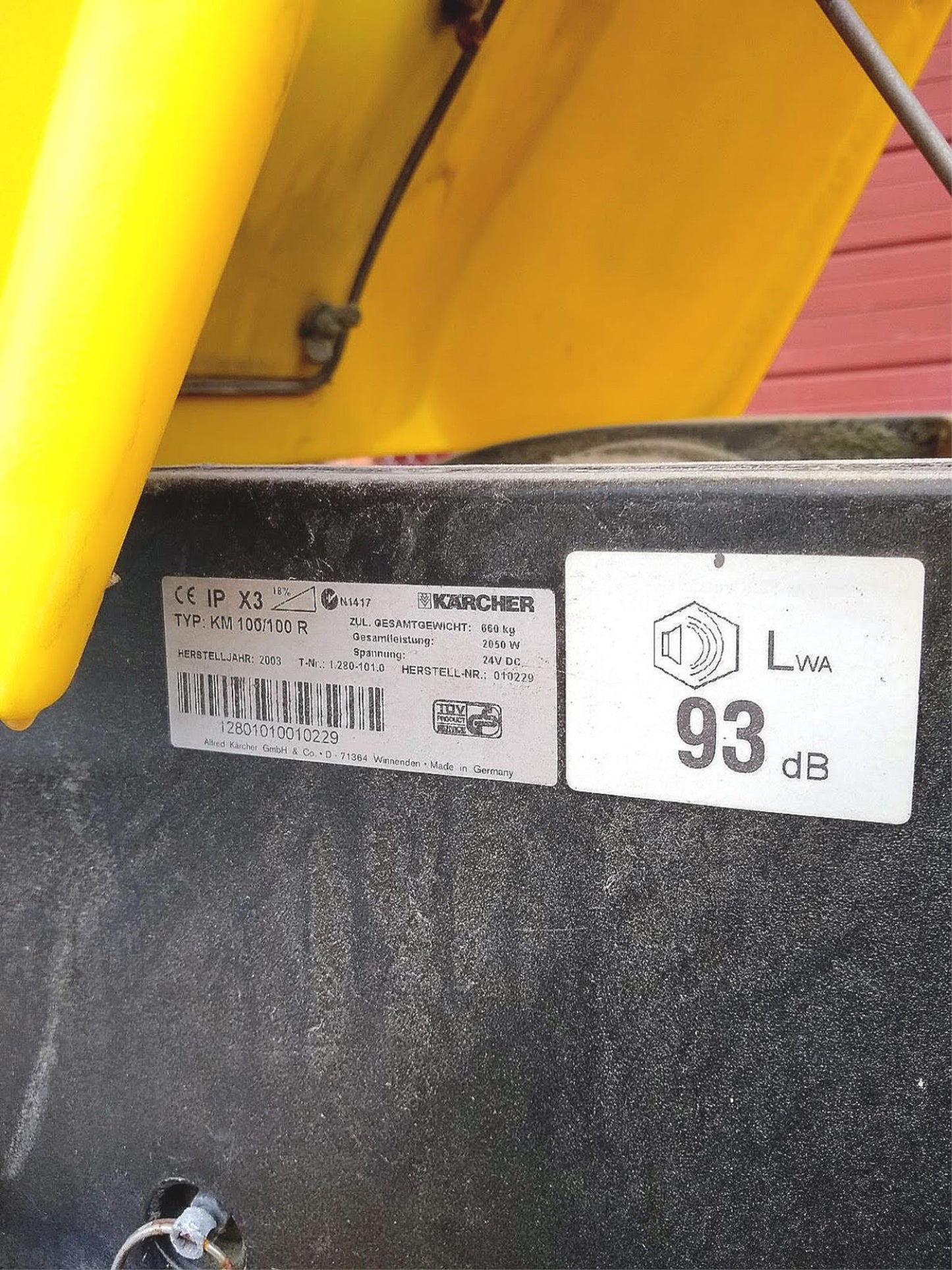 KARCHER KM 100 / 100R RIDE ON SWEEPER with CHARGER & NO BATTERIES FREE SHIPPING