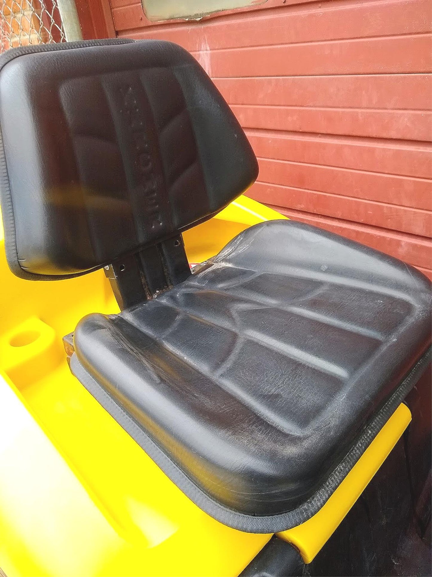 KARCHER KM 100 / 100R RIDE ON SWEEPER with CHARGER & NO BATTERIES FREE SHIPPING