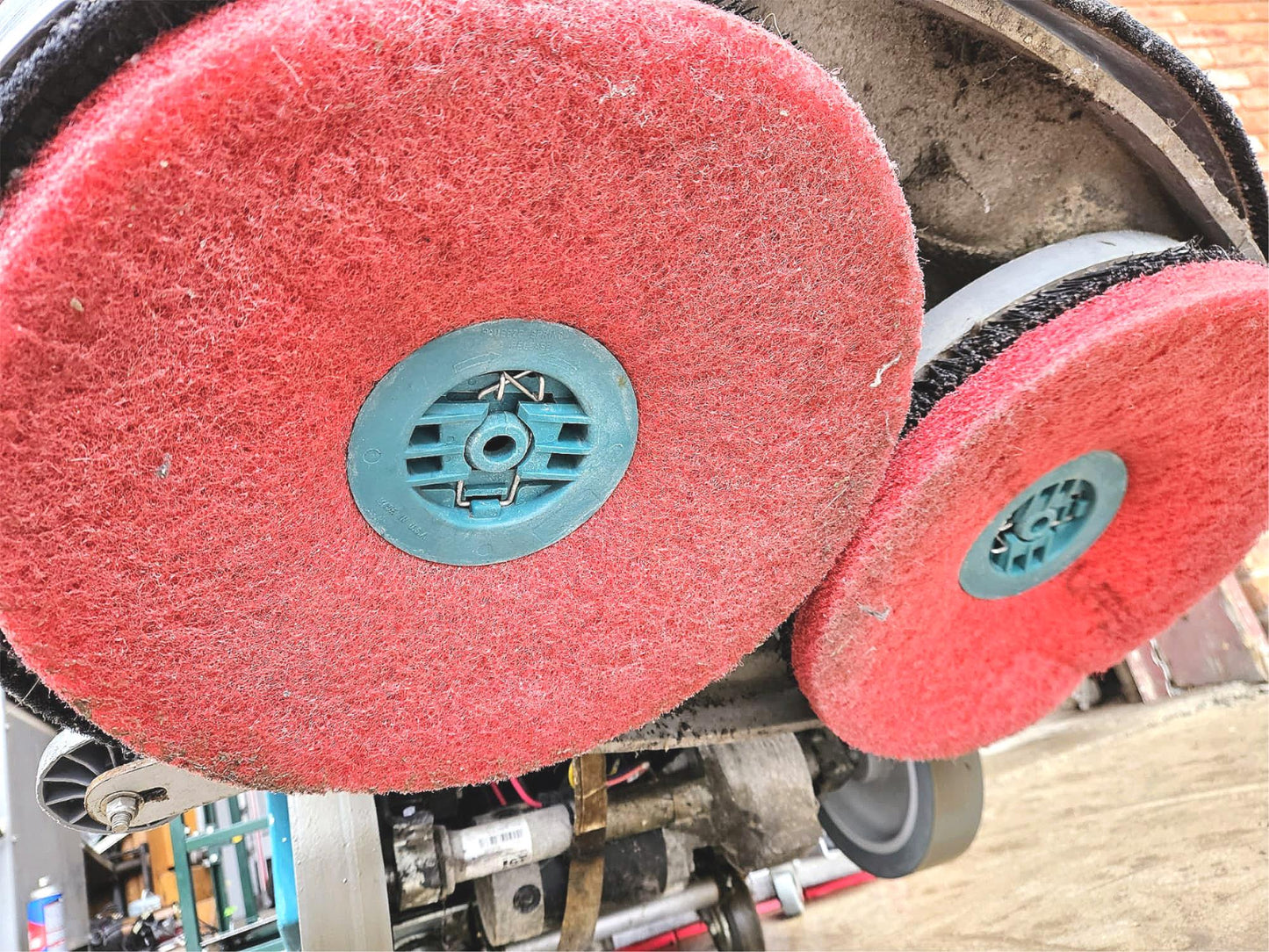 WARRANTY TENNANT T5 FAST WALKBEHIND BATTERY FLOOR SCRUBBER WATCHVIDEO FREESHIP