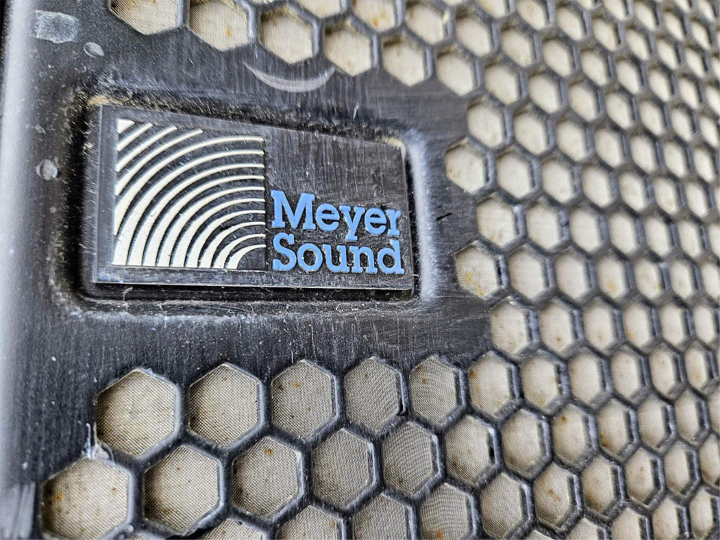 Pair of "BIG HOUSE" MEYER SOUND MILO 60 CURVILINEAR ARRAY LOUDSPEAKERS FREE SHIP