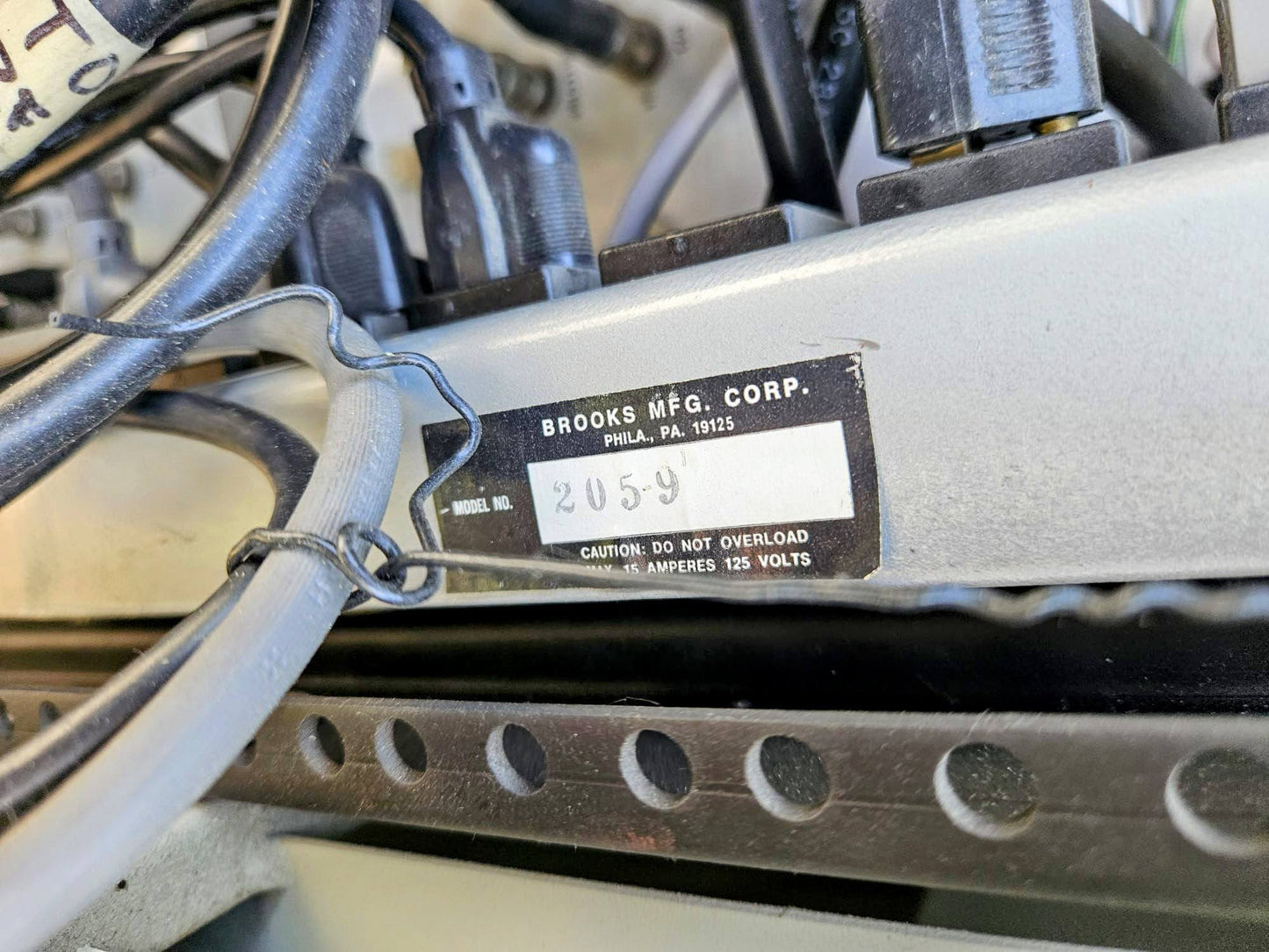 PERKIN-ELMER ULTRA HIGH VACUUM 32-100 / 11-010 ION ELECTRON CHROMATOGRAPH SYSTEM