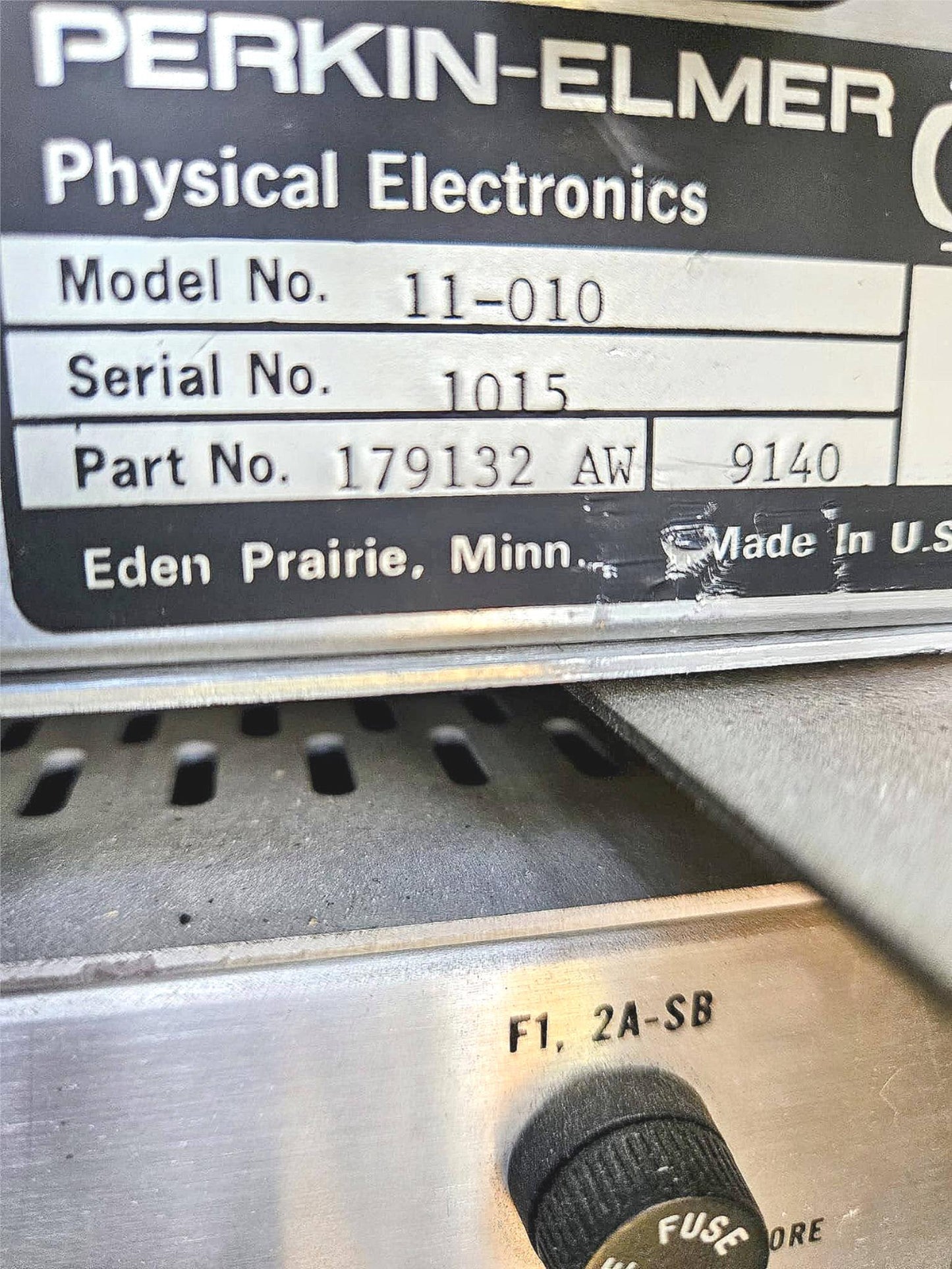 PERKIN-ELMER ULTRA HIGH VACUUM 32-100 / 11-010 ION ELECTRON CHROMATOGRAPH SYSTEM