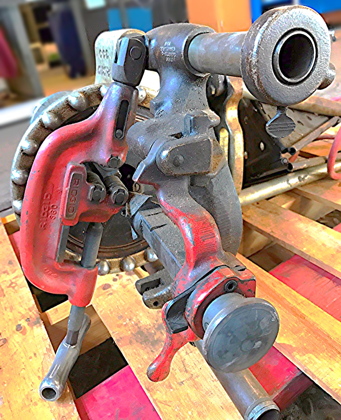 RIDGID 300 POWER DRIVE PIPE THREADING GROOVING CUTTER MACHINE STAND FREESHIPPING