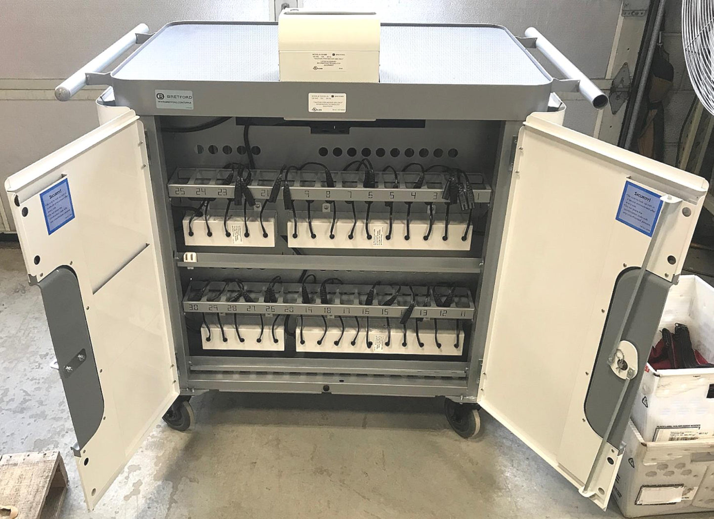 BRETFORD TX323LL/A 30 LAPTOP CHARGING CABINET CART COMPLETE WITH CABLES FREESHIP