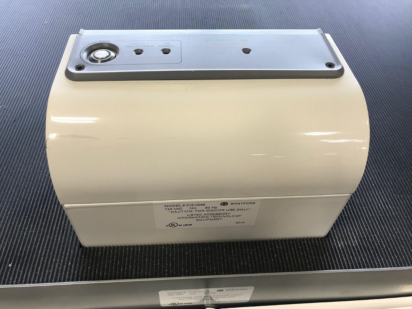 BRETFORD TX323LL/A 30 LAPTOP CHARGING CABINET CART COMPLETE WITH CABLES FREESHIP