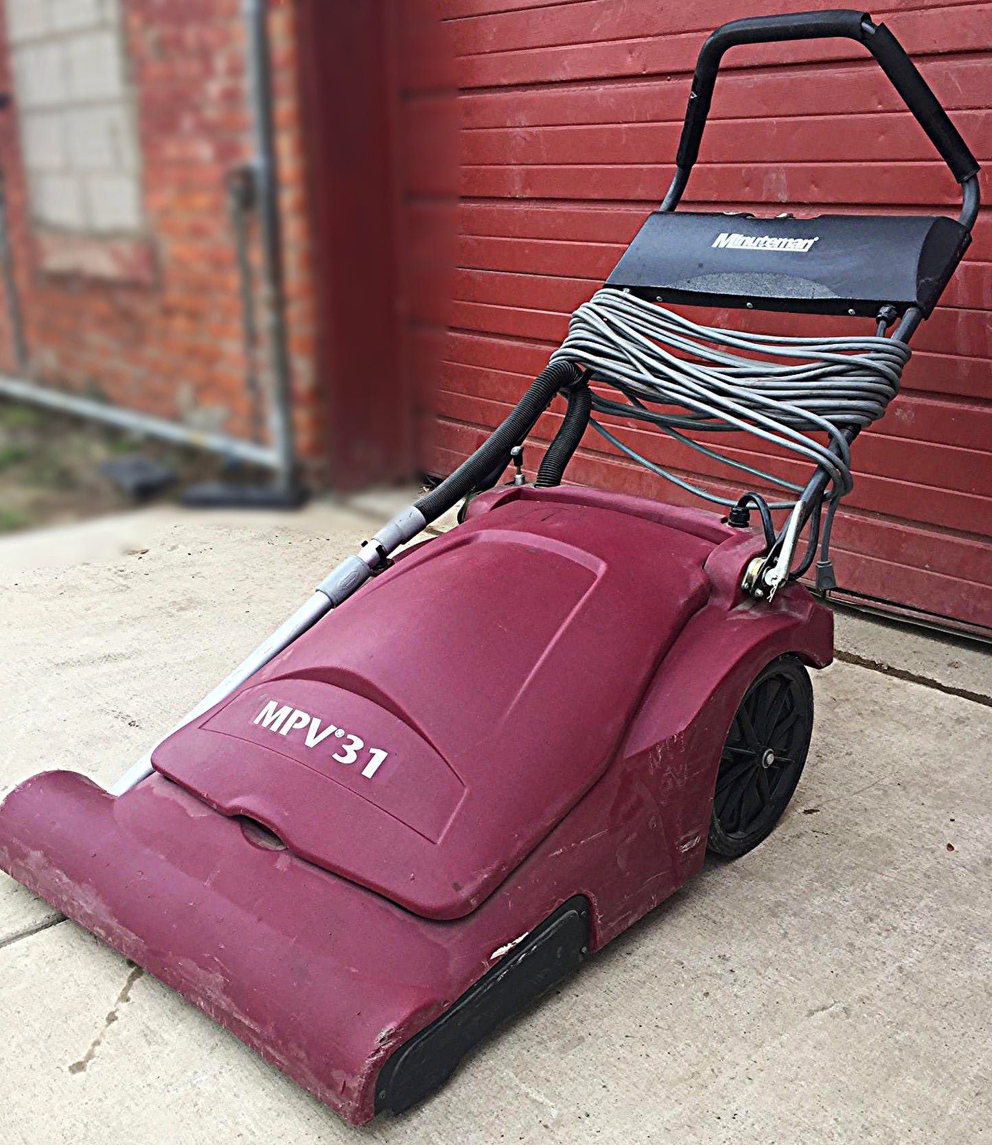 MINUTEMAN MPV 31 WIDE AREA WALK BEHIND AUTO POWER SWEEPER WATCH VIDEO FREE SHIP