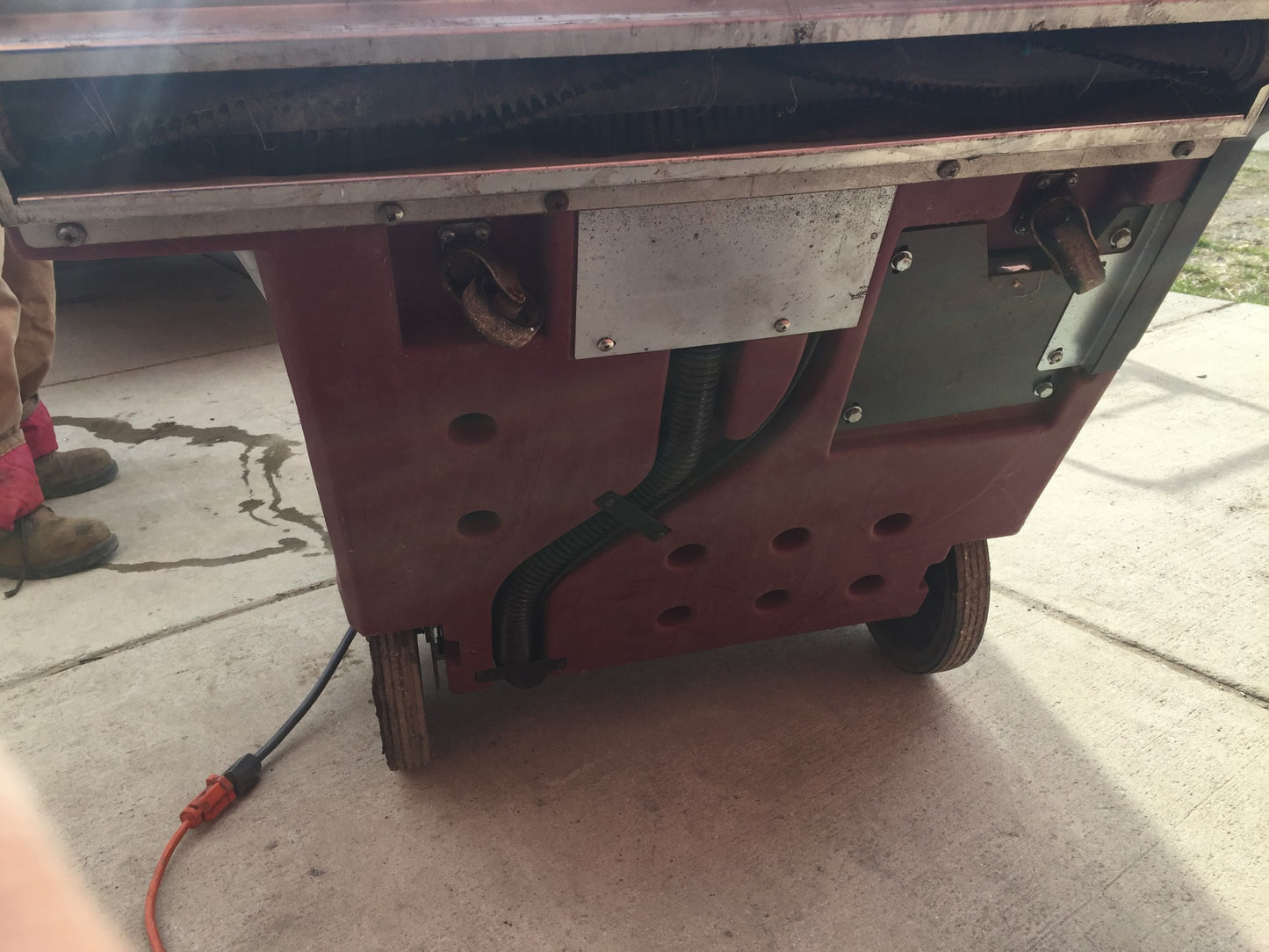 MINUTEMAN KLEEN SWEEP 35W SCRUBBER NEW BATTERIES POWER CHARGER WARRANT FREE SHIP