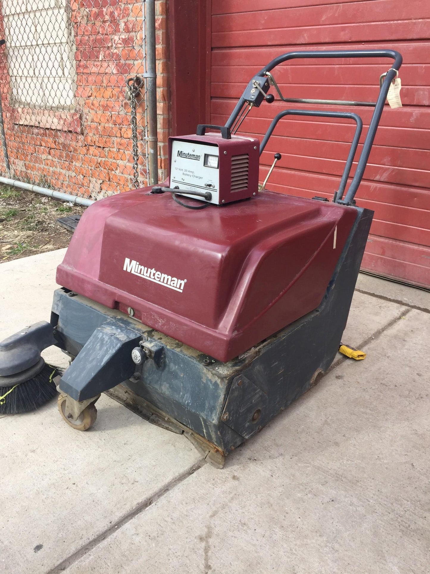 MINUTEMAN KLEEN SWEEP 35W SCRUBBER NEW BATTERIES POWER CHARGER WARRANT FREE SHIP